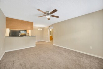 308 Lake Parsons Green in Brandon, FL - Building Photo - Building Photo