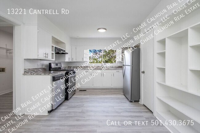 13221 Cantrell Rd in Little Rock, AR - Building Photo - Building Photo