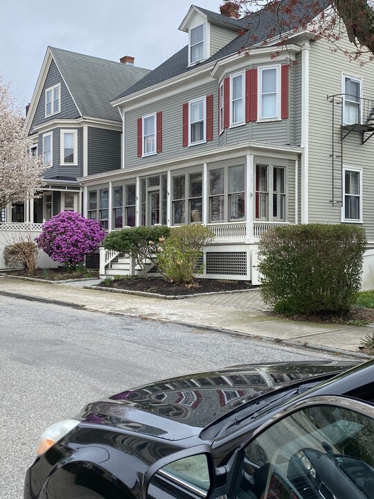 9 Everett St, Unit Lease until June 15 2025 in Newport, RI - Building Photo