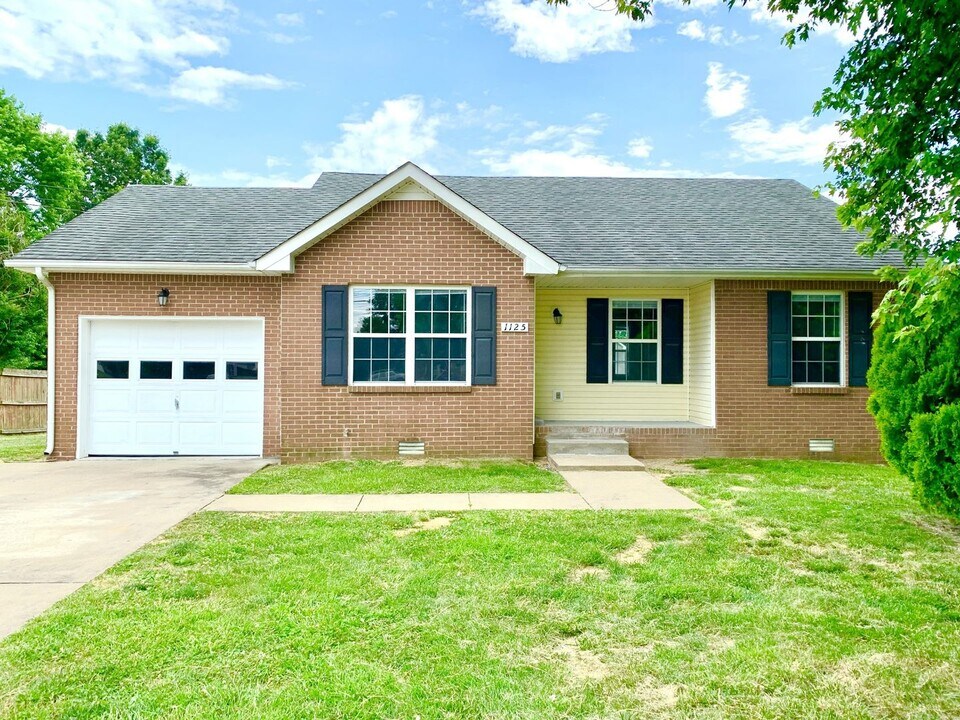 1125 Lamont Ct in Clarksville, TN - Building Photo