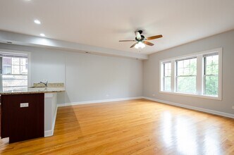 7357 N Ashland Blvd in Chicago, IL - Building Photo - Building Photo