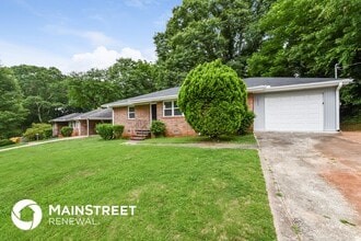 1660 Valencia Rd in Decatur, GA - Foto de edificio - Building Photo