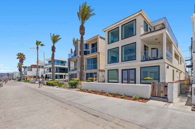 3687 Ocean Front Walk in San Diego, CA - Building Photo - Building Photo