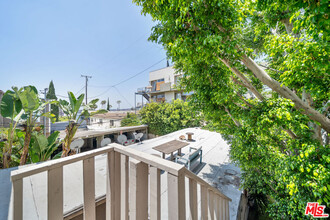 1239 Havenhurst Dr in Los Angeles, CA - Foto de edificio - Building Photo