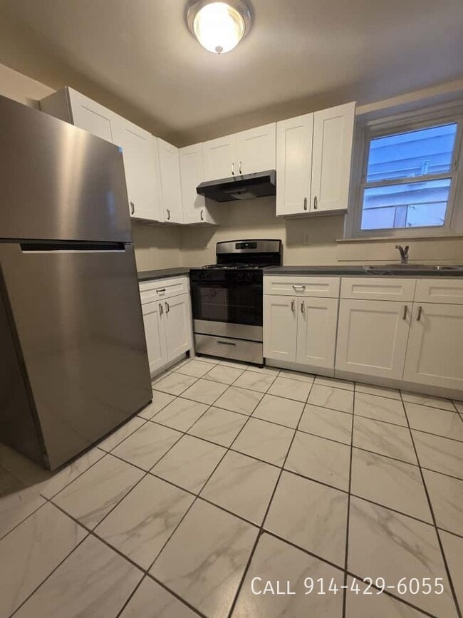 149 Waverly St in Yonkers, NY - Building Photo - Building Photo