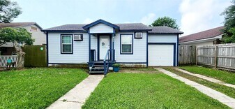 707 W 6th St in Freeport, TX - Building Photo