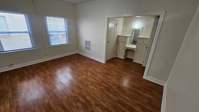 727 S Coronado St, Unit 302 in Los Angeles, CA - Foto de edificio - Building Photo