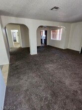 4660 Koval Ln, Unit C in Las Vegas, NV - Foto de edificio - Building Photo