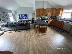 566 Black Rock Tpke in Fairfield, CT - Building Photo - Building Photo