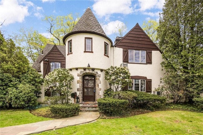 44 Graham Rd in Scarsdale, NY - Building Photo - Building Photo