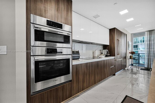 488 NE 18th St in Miami, FL - Building Photo - Building Photo