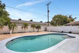 612 SE 8th Ave in Deerfield Beach, FL - Building Photo - Building Photo