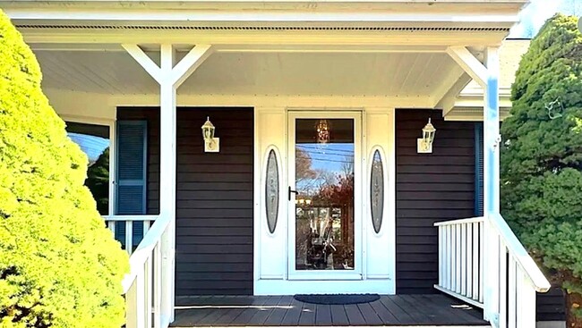 75 Eureka Ave in Stratford, CT - Foto de edificio - Building Photo