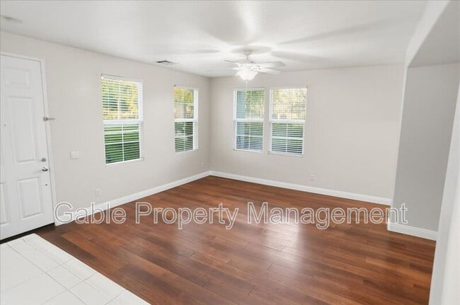 24025 Park Ln in Santa Clarita, CA - Building Photo - Building Photo