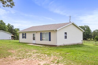 Smith in Dora, MO - Foto de edificio - Building Photo