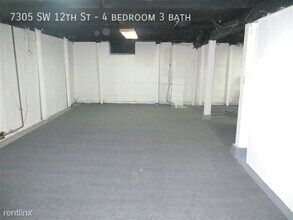 7305 SW 12th St in Des Moines, IA - Building Photo - Building Photo