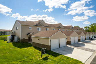 Regency Club in Warren, MI - Foto de edificio - Building Photo