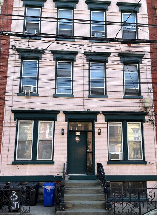 925 Park Ave in Hoboken, NJ - Building Photo