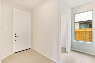 31034 Regal Elm Ln in Conroe, TX - Foto de edificio - Building Photo
