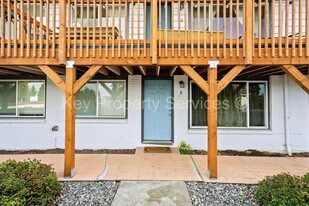 2102 NW Kelly Dr in Vancouver, WA - Building Photo