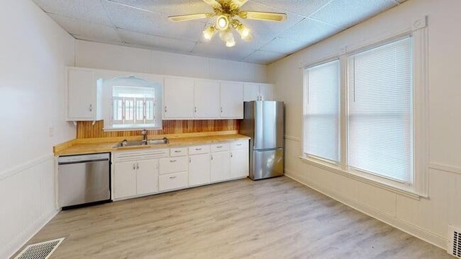 property at 1204 2nd St NW