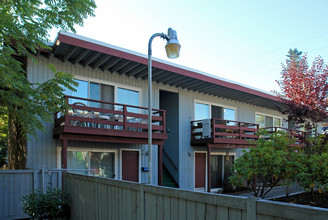 Regency Apartments in Tacoma, WA - Building Photo - Building Photo