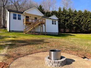 212 Eller Cove Rd in Weaverville, NC - Building Photo - Building Photo
