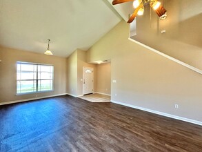 6205 Vida Nueva Ave in Austin, TX - Foto de edificio - Building Photo