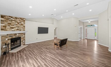 6215 Shire Ln in Crestview, FL - Building Photo - Building Photo