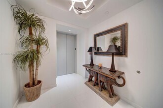 851 NE 1st Ave in Miami, FL - Building Photo - Building Photo
