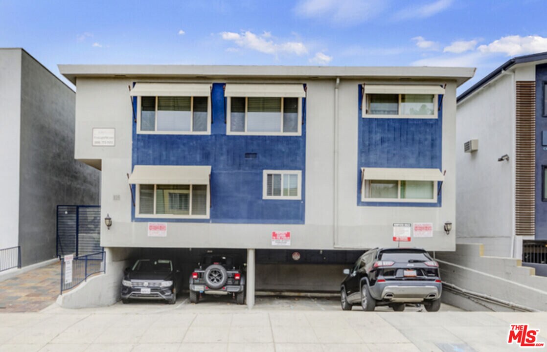 925 N Curson Ave in West Hollywood, CA - Building Photo