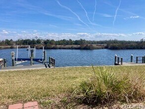 11474 W Bayshore Dr in Crystal River, FL - Building Photo - Building Photo