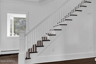 18 Holly St in Rumson, NJ - Building Photo - Building Photo