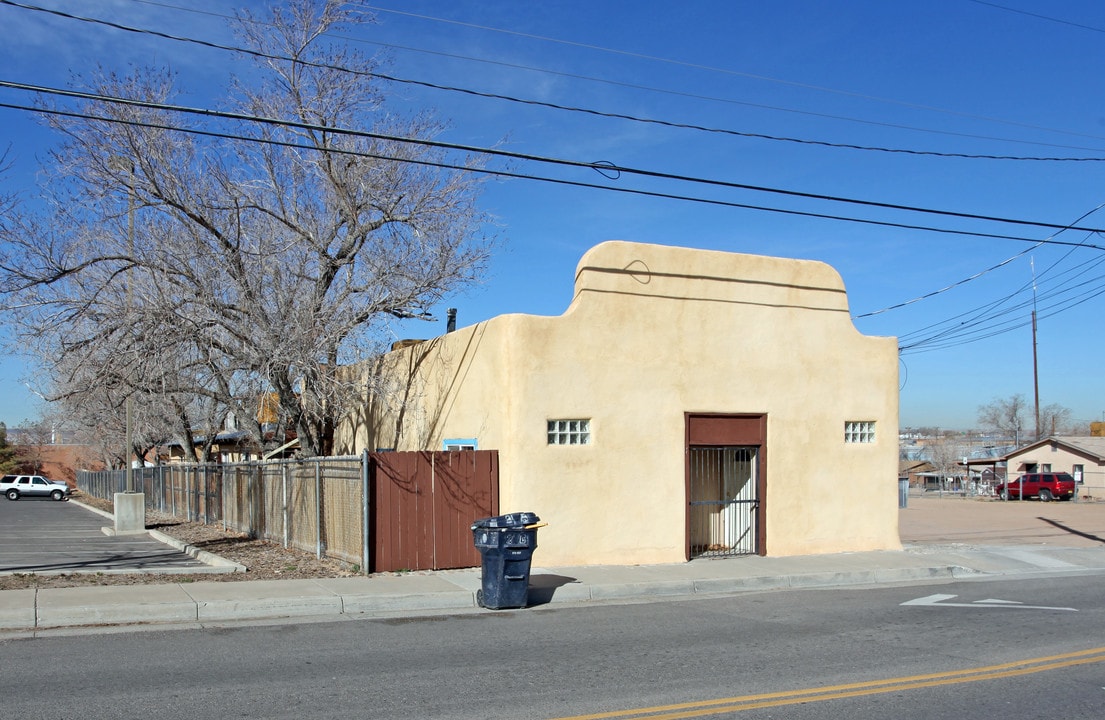 1217 Edith Blvd NE in Albuquerque, NM - Foto de edificio