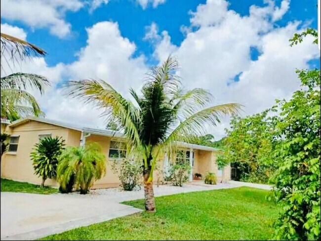 279 Hach Ln in West Palm Beach, FL - Foto de edificio - Building Photo