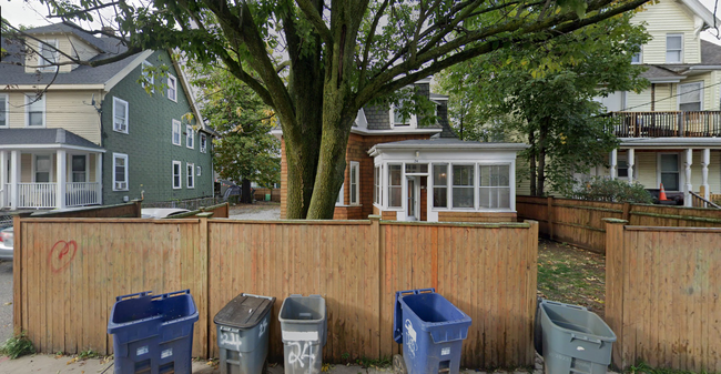 24 Ashford St, Unit 1 in Boston, MA - Foto de edificio - Building Photo