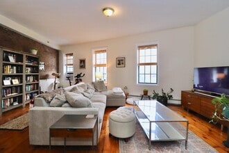 260 Newark Ave in Jersey City, NJ - Building Photo - Building Photo