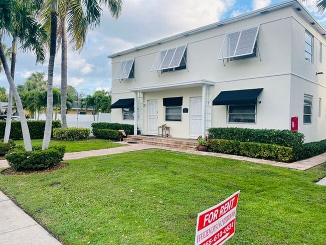 Palmway in Lake Worth, FL - Foto de edificio - Building Photo