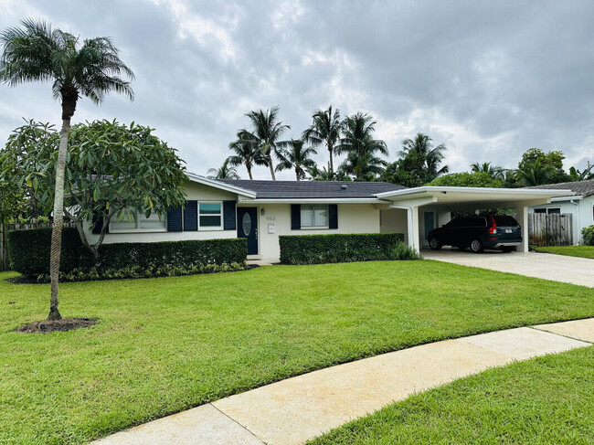 952 SW 13th Dr in Boca Raton, FL - Foto de edificio - Building Photo