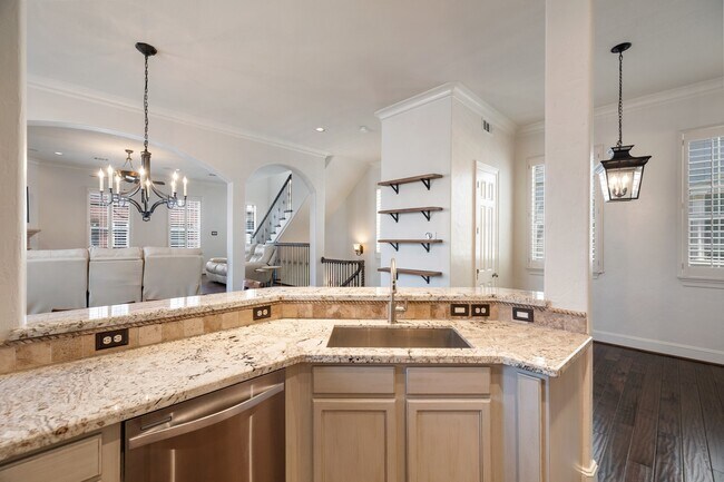 710 Jackson Hill St in Houston, TX - Foto de edificio - Building Photo