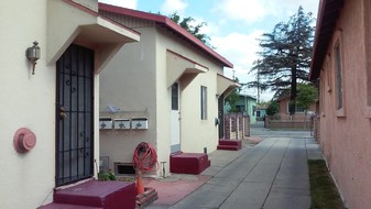 3532 E 58th St in Maywood, CA - Foto de edificio - Building Photo