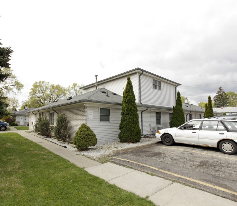 4521 S Crooks Rd in Royal Oak, MI - Foto de edificio