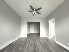 5657 W Washington Blvd in Chicago, IL - Building Photo