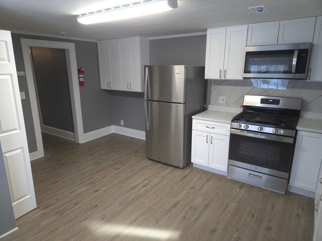 10906 N Woodstock St, Unit B in Huntley, IL - Building Photo - Building Photo