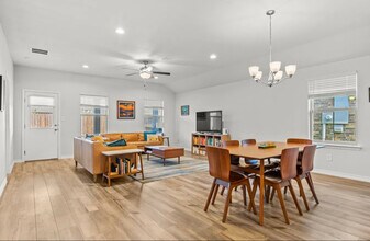 7302 Star Gazer Dr in Corpus Christi, TX - Foto de edificio - Building Photo