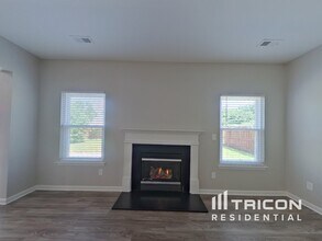 2324 Oakdale Creek Ln in Charlotte, NC - Building Photo - Building Photo