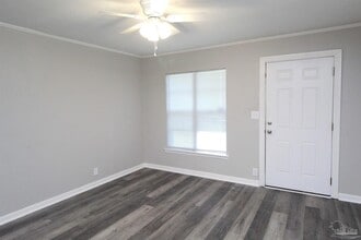 6861 Melanie Dr in Pensacola, FL - Foto de edificio - Building Photo