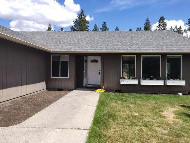 56028 Black Duck Rd in Bend, OR - Building Photo - Building Photo
