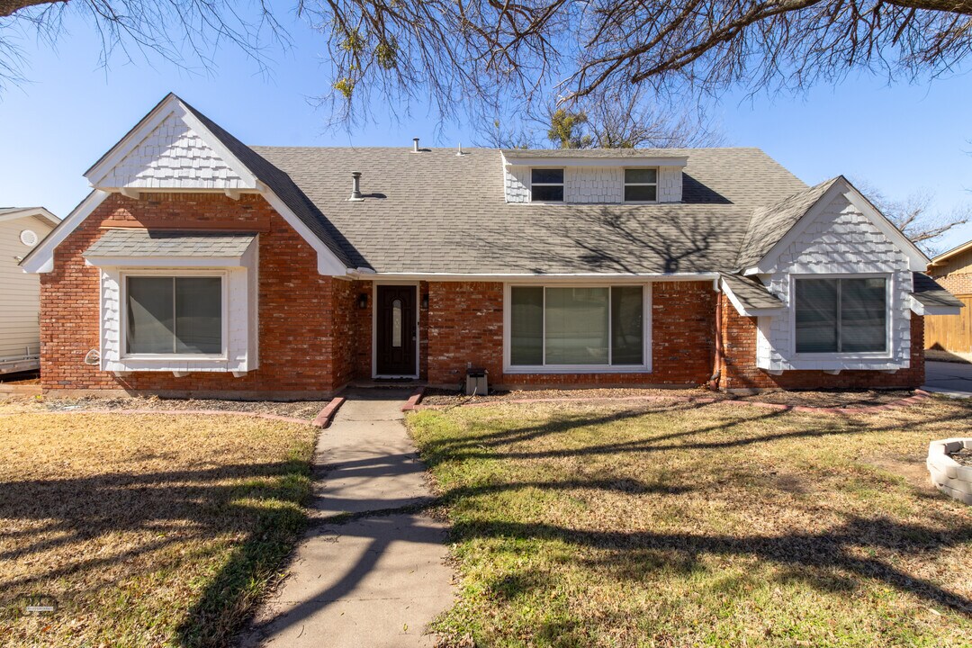 4306 Briar Cliff Dr in Wichita Falls, TX - Building Photo