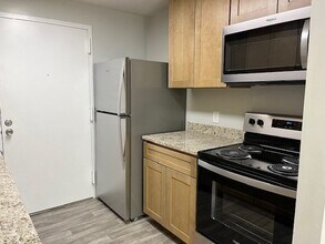 9 Village Hill Ln in Natick, MA - Building Photo - Building Photo